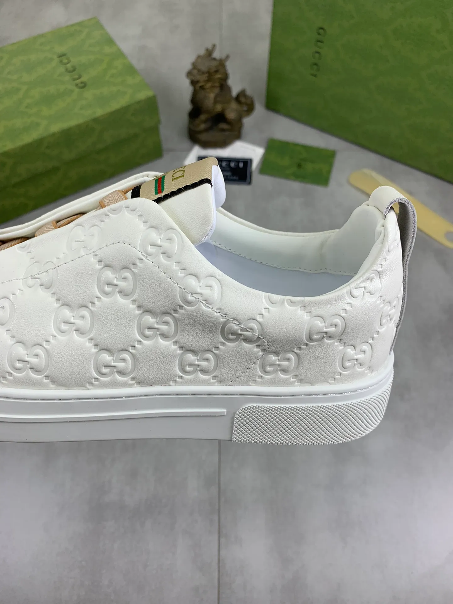 Men's shoes 💰P460💰[New model] (GUCCI) official website's latest 🎁🎁casual and fashionable men's shoes👟, hot style 💥 style is simple and elegant, exclusive for trendy men. Unique official website's latest brand double G elements Original 👑Gucci decoration, fashionable and generous, the fabric is original frosted calfskin✅Full imported sheepskin lining, the official website specifies wear-resistant, lightweight original rubber casual outsole, the classic model is taken in kind at the counter🎬38-44 Black or white optional